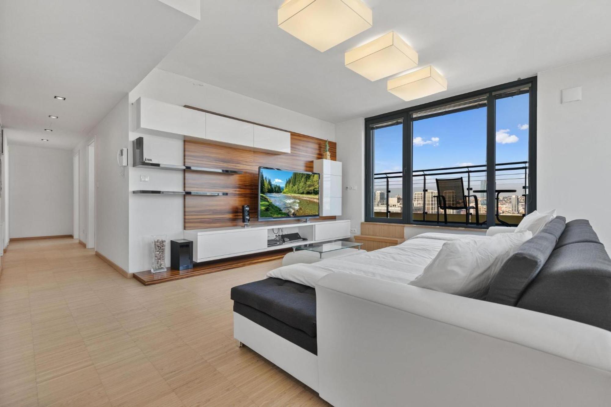 Sky Apartman In Bratislava - With 2 Parking Places Exterior photo